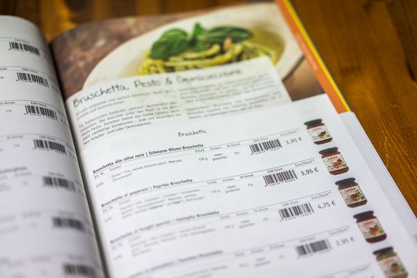 Katalog Gestaltung Doppelseite Bruschetta und Pesto