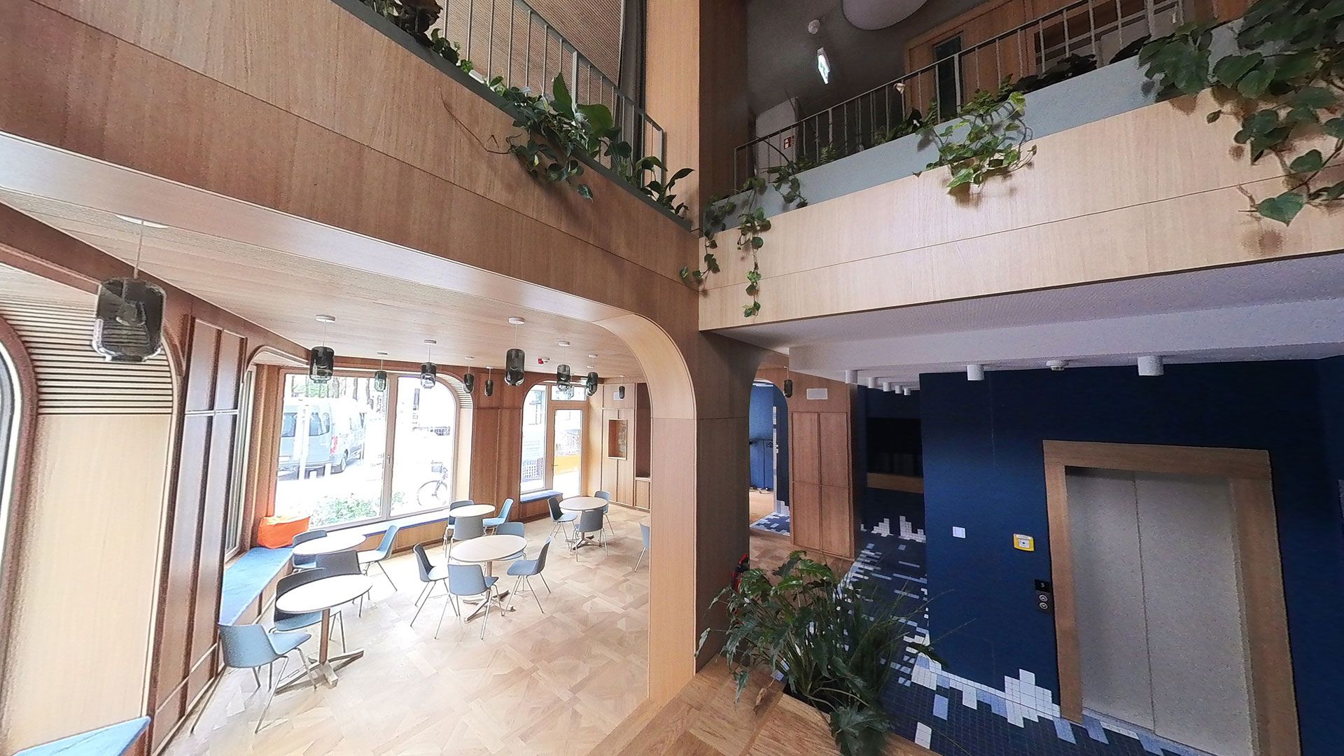 Beeindruckende Architektur im Erdgeschoss des Sternenhauses